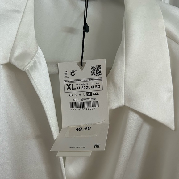 Elegant White Satin Blouse - Picture 7 of 7